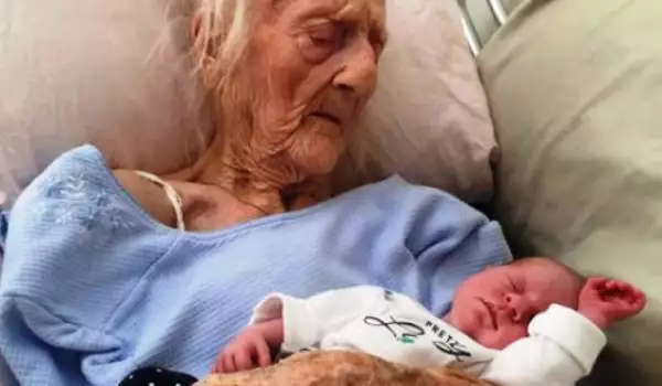 101-годишна баба с бебе
