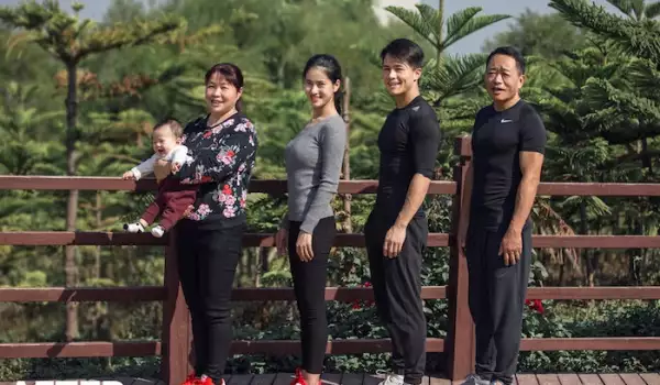 Китайско семейство извая телата си за 6 месеца! Вижте тяхната борба