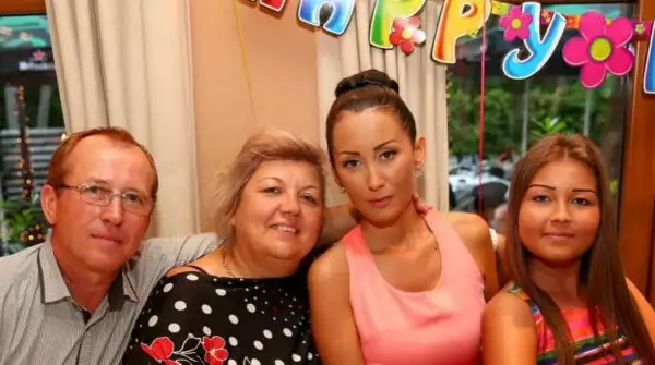 Вижте родителите на чалга певиците и техните професии