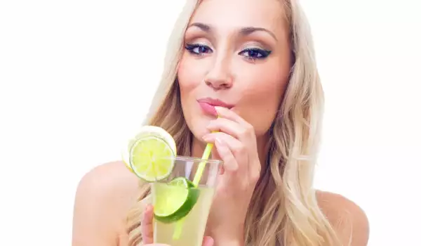 10 удивителни причини да започнеш деня си с лимонова вода