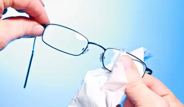 11 трика, които всеки, който носи очила, трябва да знае