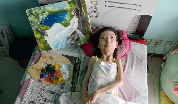 Парализирана китайка рисува най-невероятните картини