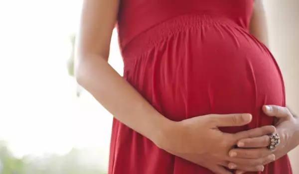 Науката зад суеверията: 8 мита за бременността, които всъщност са верни