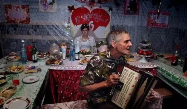 Смях! Забавни мигове от най-колоритните руски сватби (ГАЛЕРИЯ)
