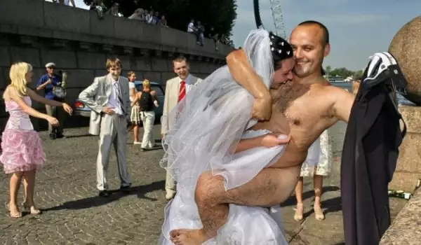 Това са най-забавните и нелепи снимки на сватби