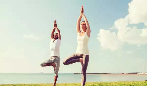 Подобрете представянето си в леглото с тези 4 пози от йогата